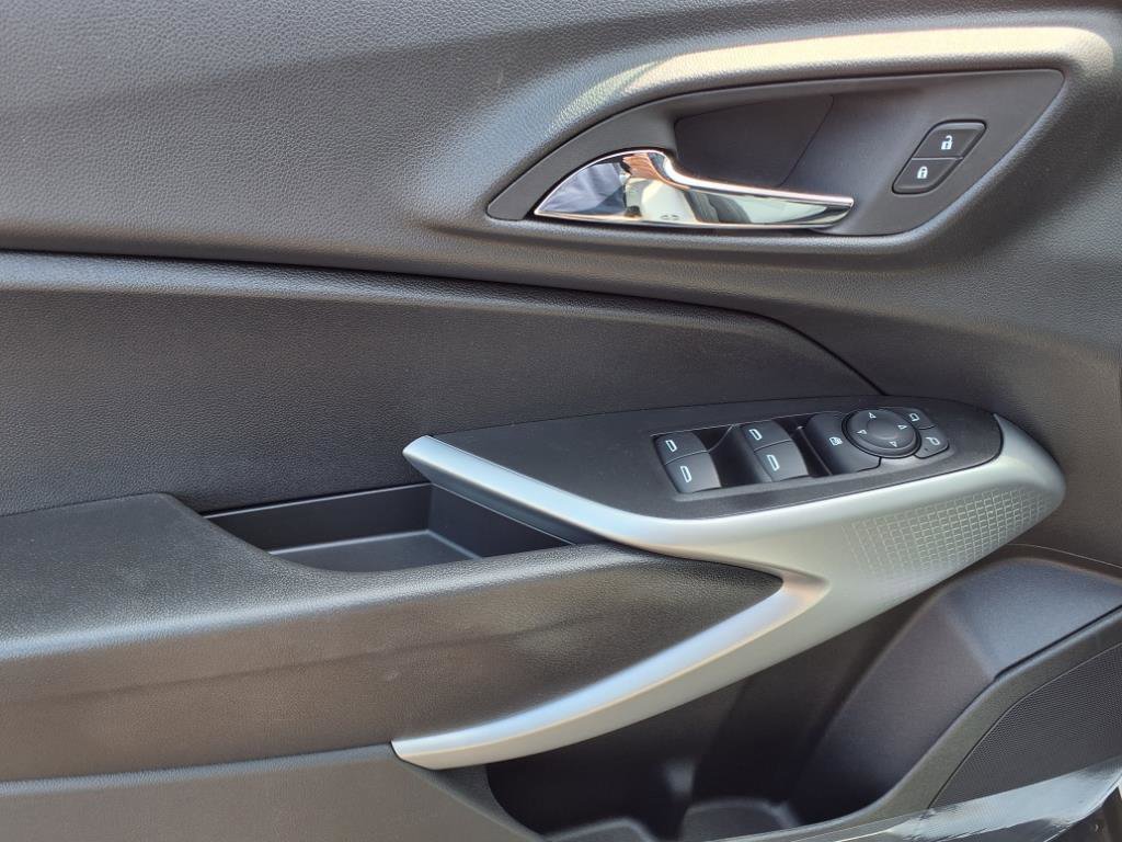 New 2025 Chevrolet Trax RS w/ Driver Confidence Package image 10