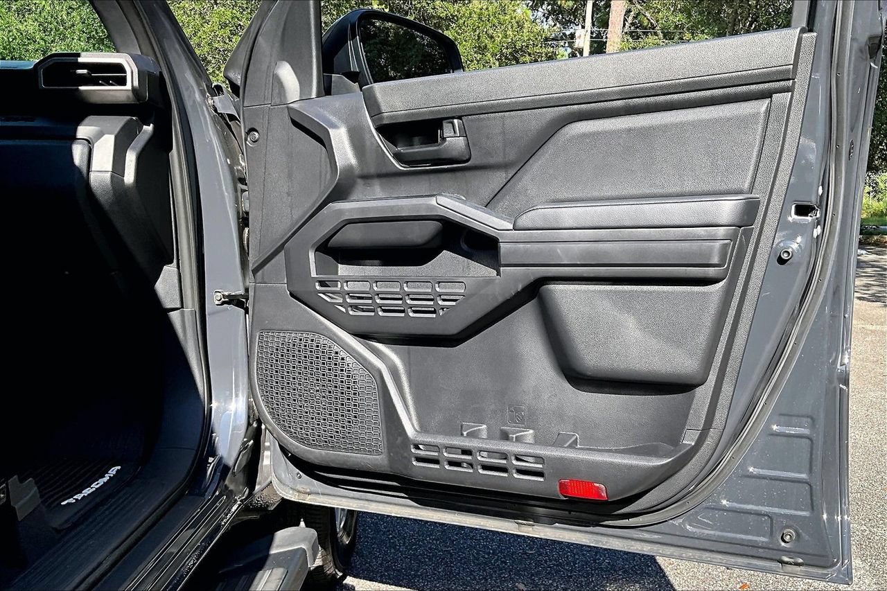 Used 2025 Toyota Tacoma SR AWD/4WD image 26