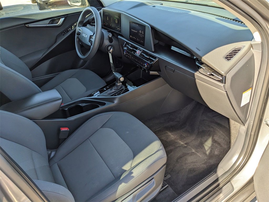 Used 2025 Kia Niro LX image 14