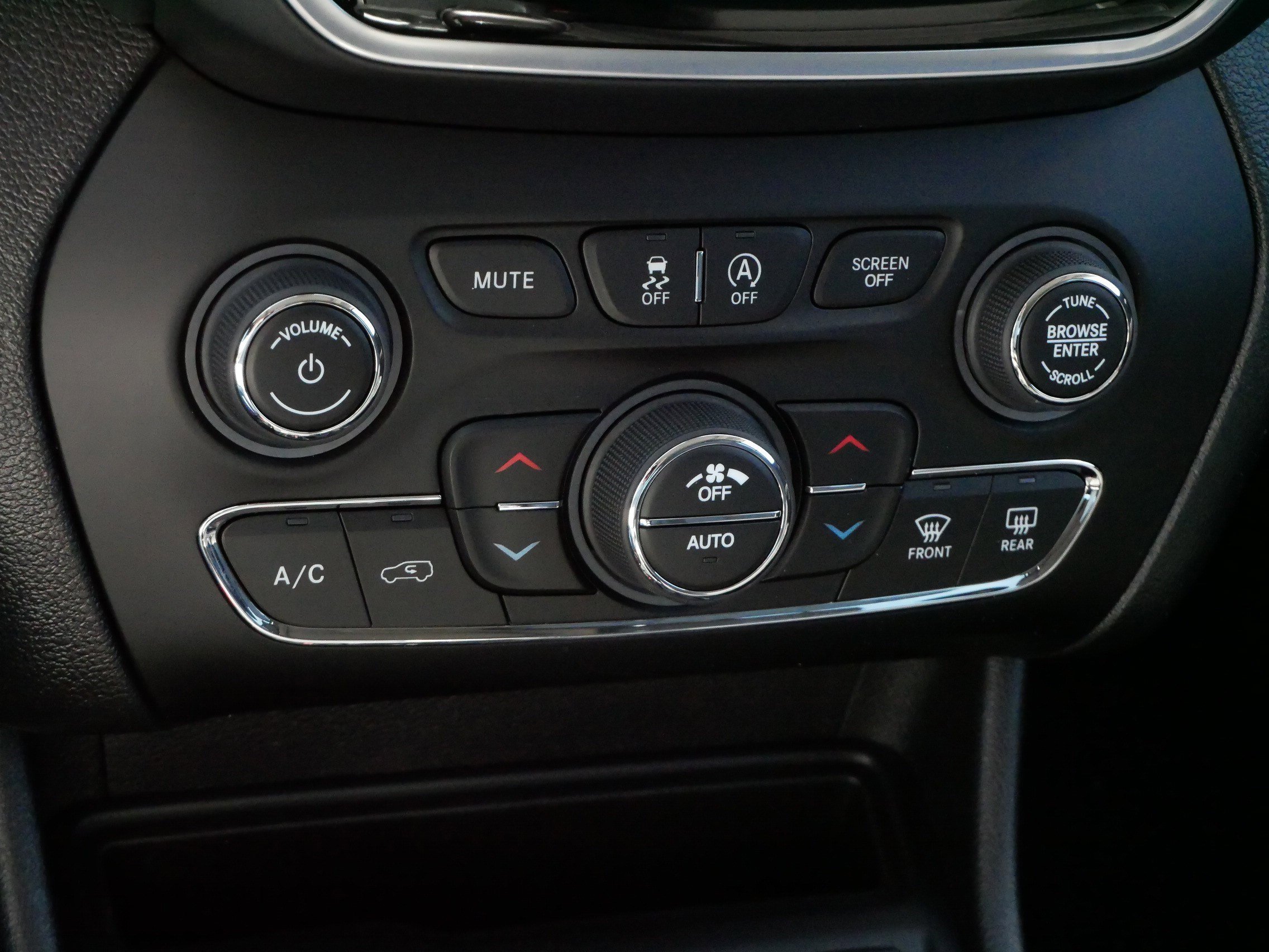 Used 2022 Jeep Cherokee Limited AWD/4WD image 23
