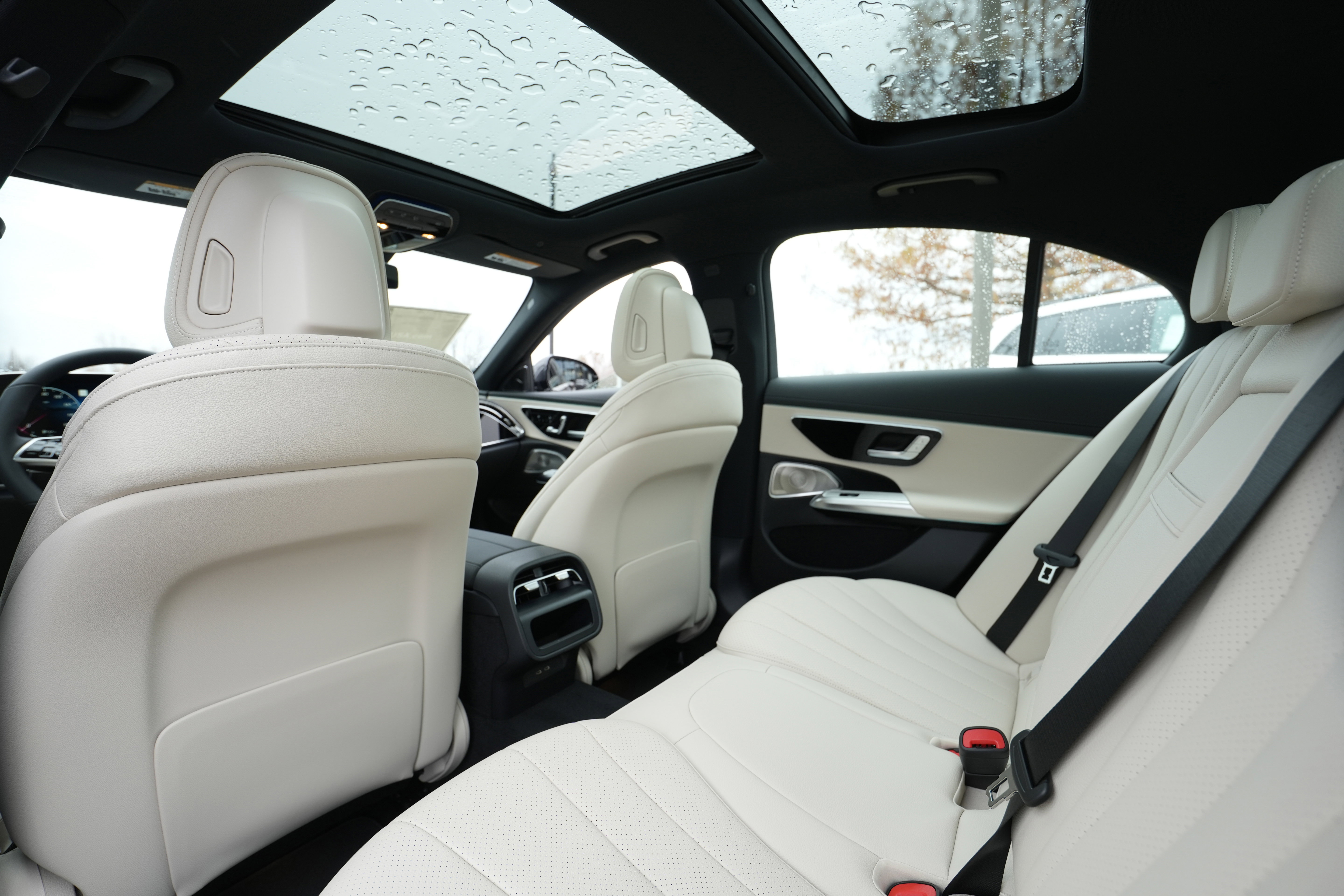 New 2026 Mercedes-Benz E 350 4MATIC Sedan image 41