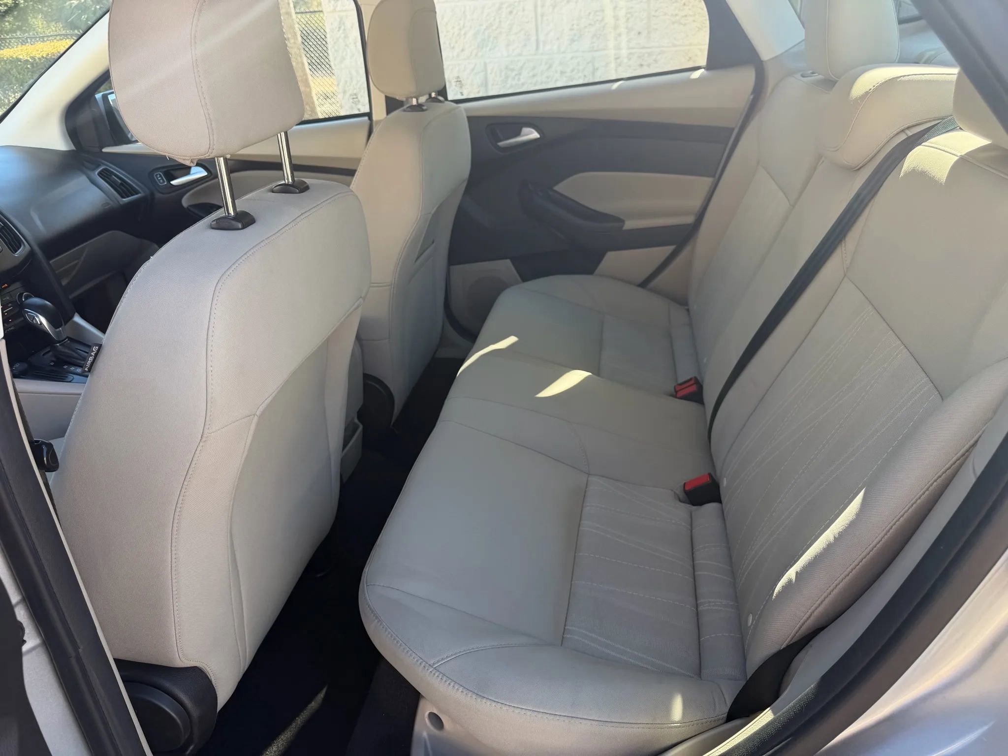 Used 2018 Ford Focus SE FWD image 29