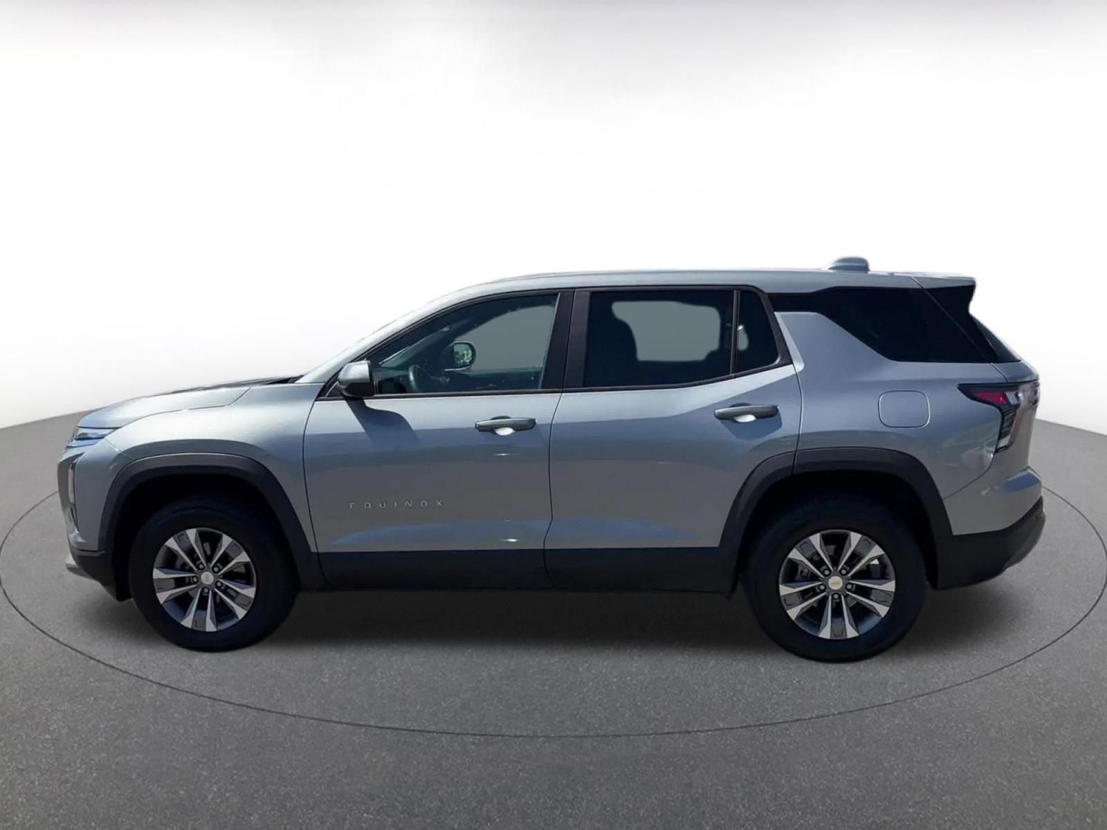 Used 2025 Chevrolet Equinox LT FWD image 9