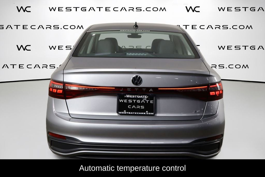 Used 2025 Volkswagen Jetta SE image 4