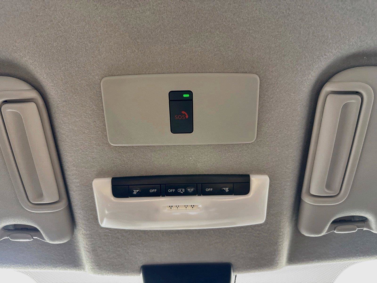 Used 2023 Nissan Kicks SR w/ SR Premium Package FWD image 6