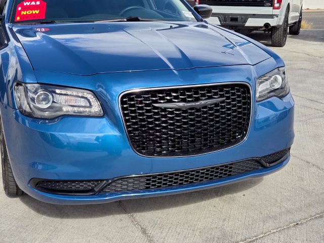 Used 2020 Chrysler 300 Touring w/ Sport Appearance Package RWD image 2