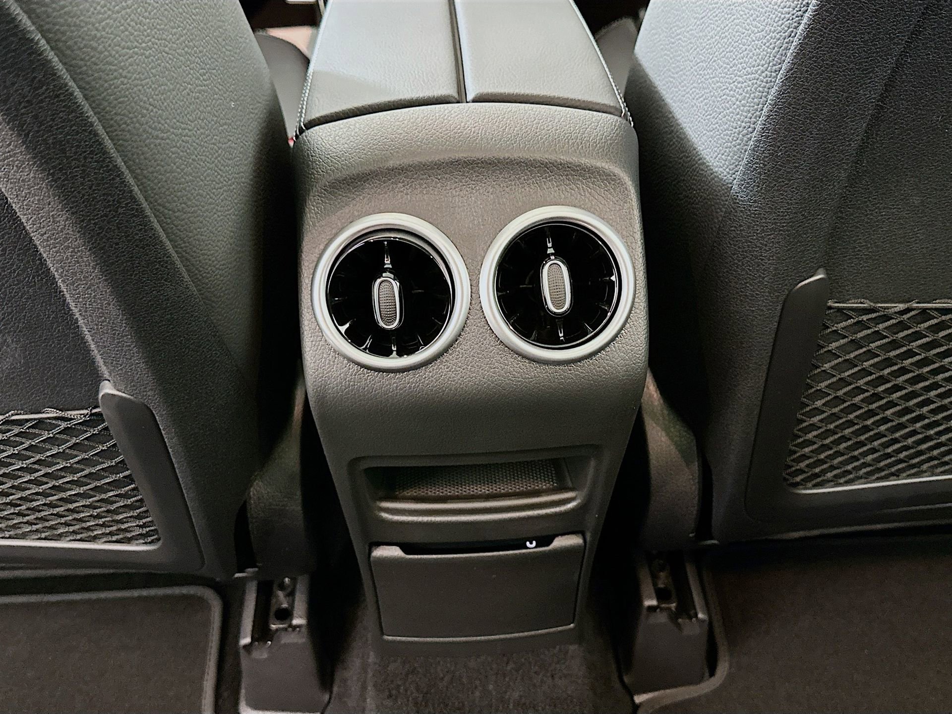 New 2026 Mercedes-Benz GLB 35 AMG 4MATIC image 28