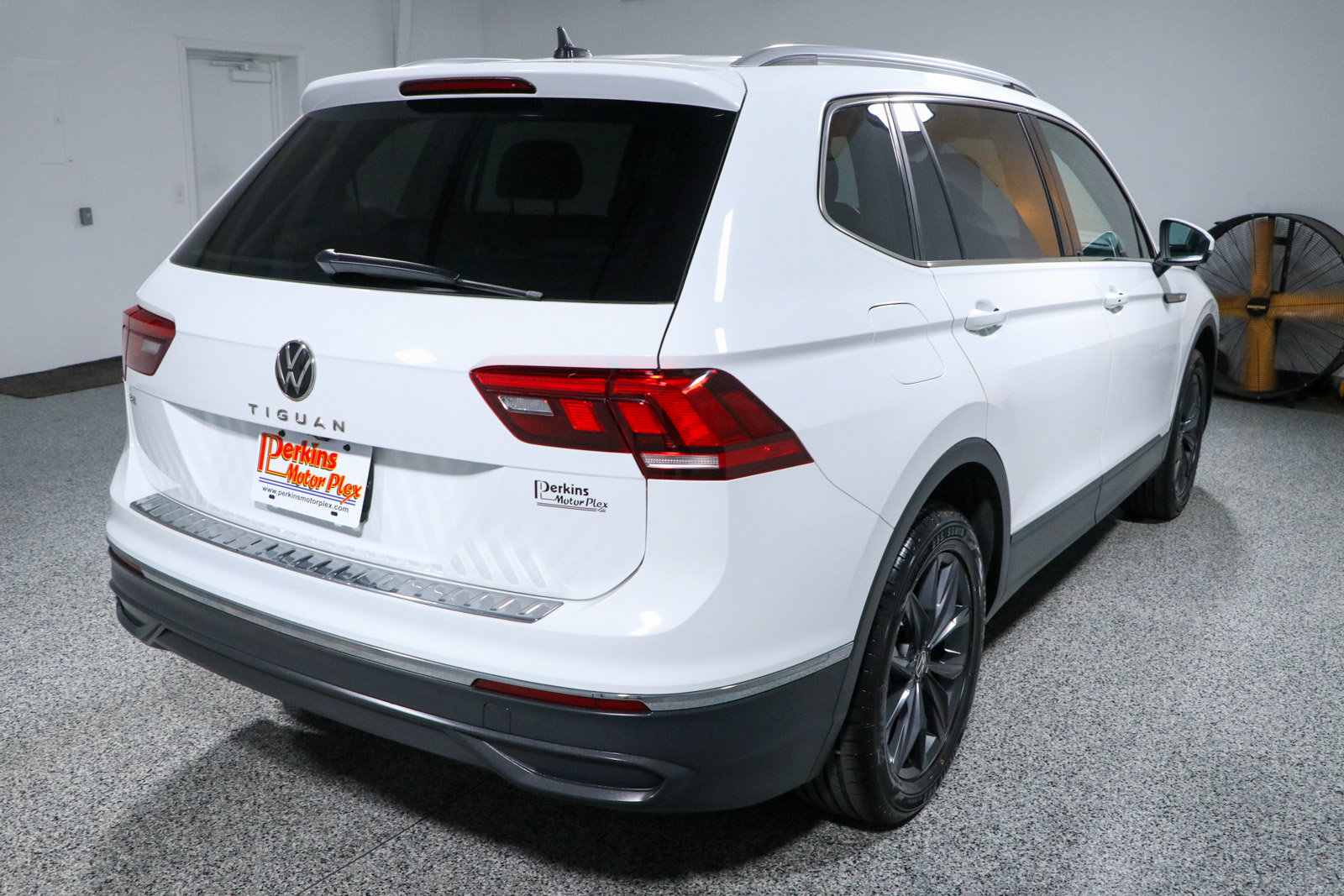 Used 2022 Volkswagen Tiguan SE FWD image 7