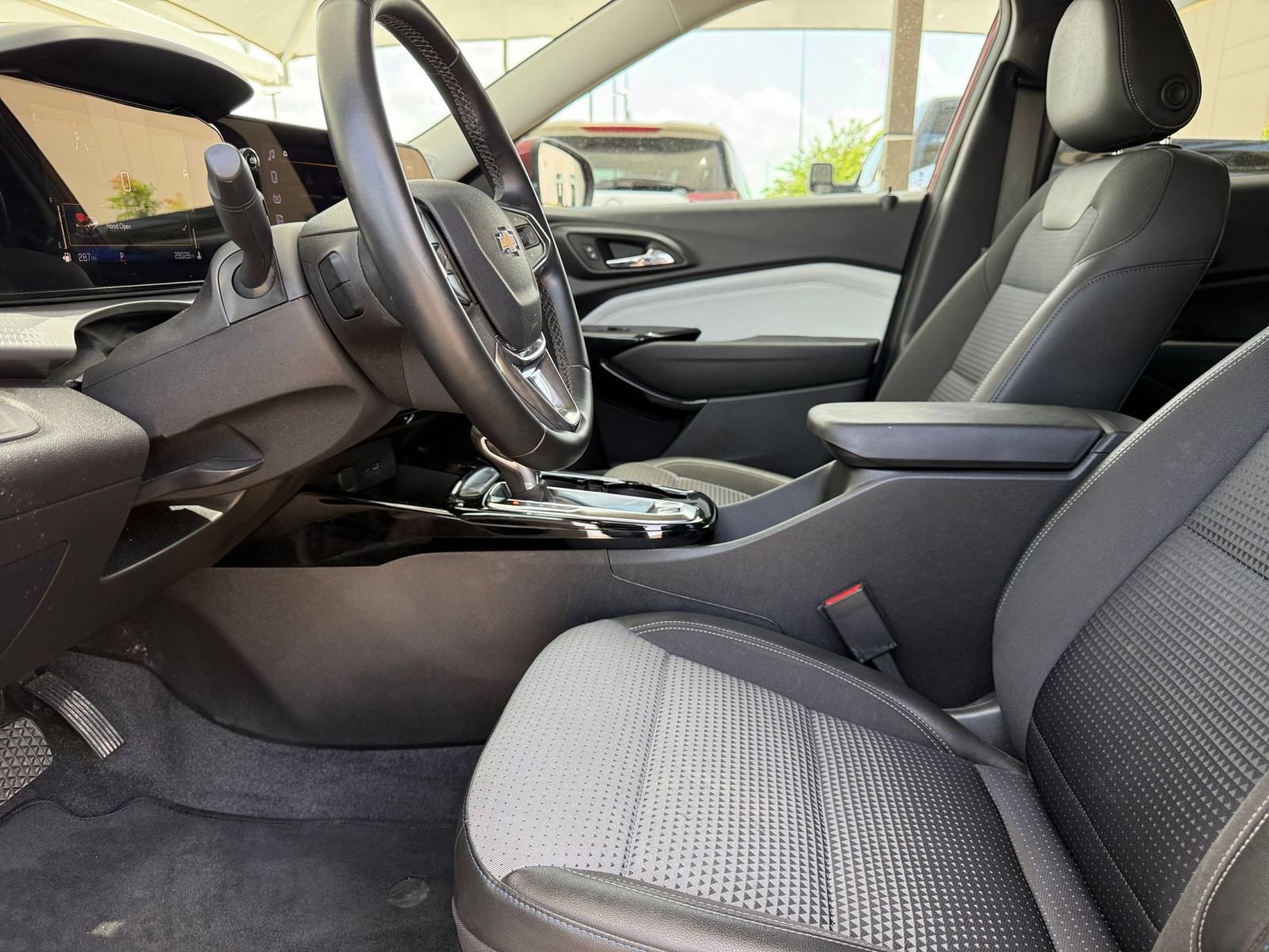 Used 2025 Chevrolet Trax LT w/ LT Convenience Package FWD image 27