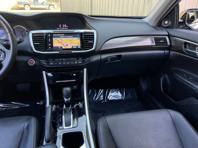Used 2016 Honda Accord Touring image 14