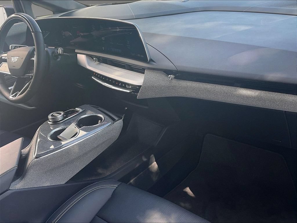 Used 2025 Cadillac Optiq Luxury 2 AWD/4WD image 13