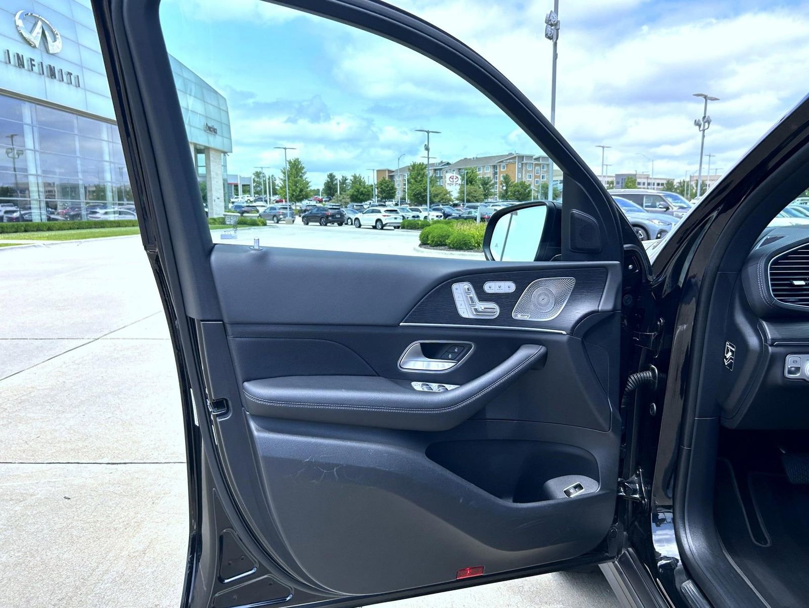 Used 2024 Mercedes-Benz GLS 450 4MATIC image 10