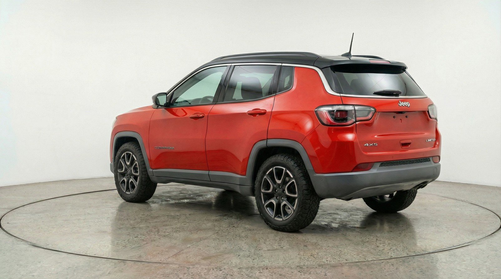 Used 2025 Jeep Compass Trailhawk image 6