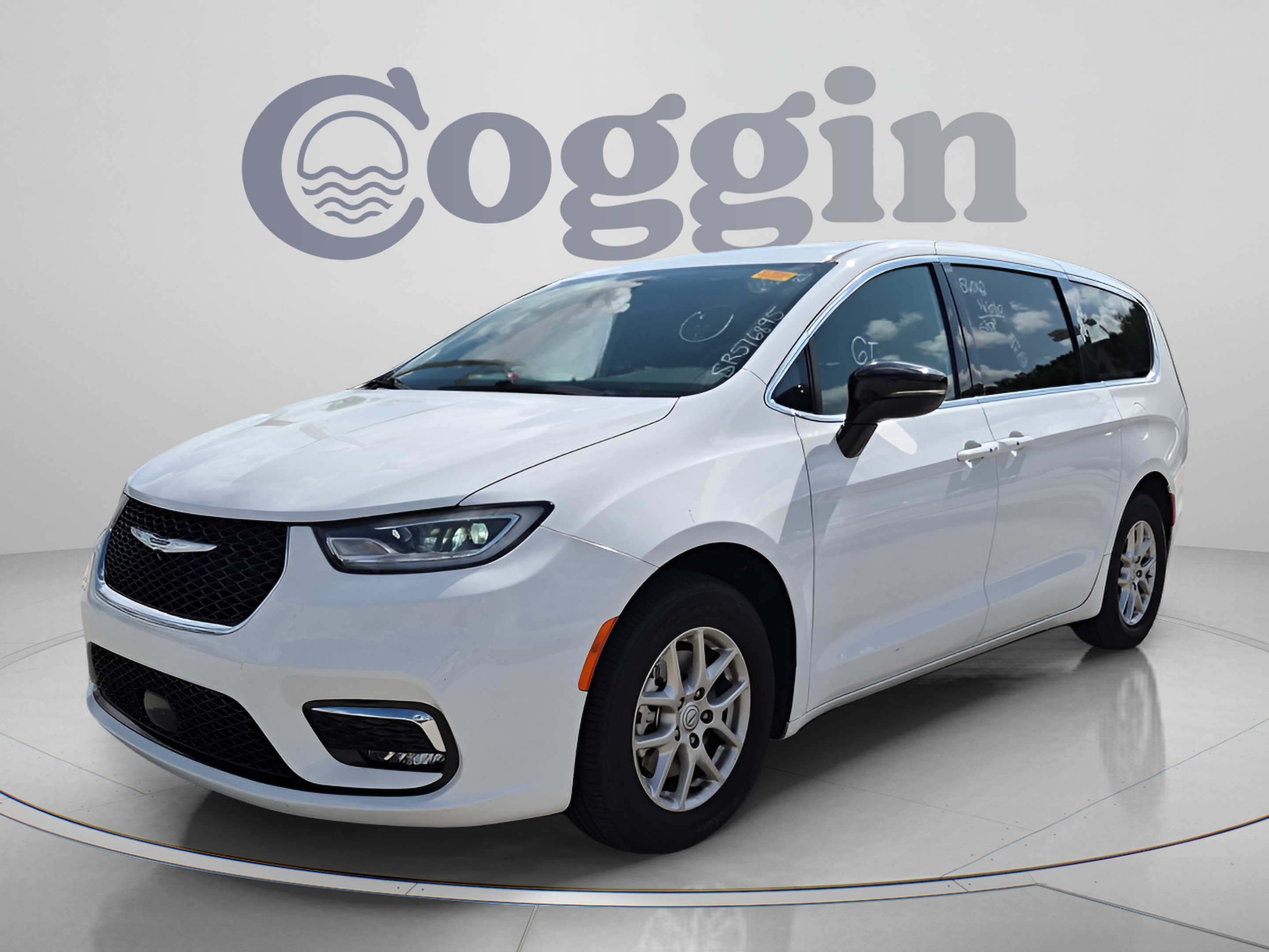 Used 2025 Chrysler Pacifica Select FWD image 2