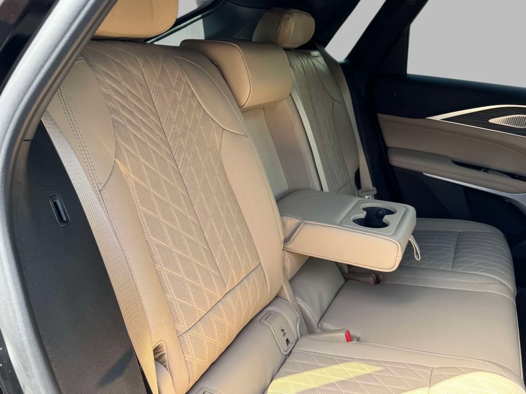Used 2026 Cadillac Lyriq Signature Luxury w/ Nappa Leather Package AWD/4WD image 17