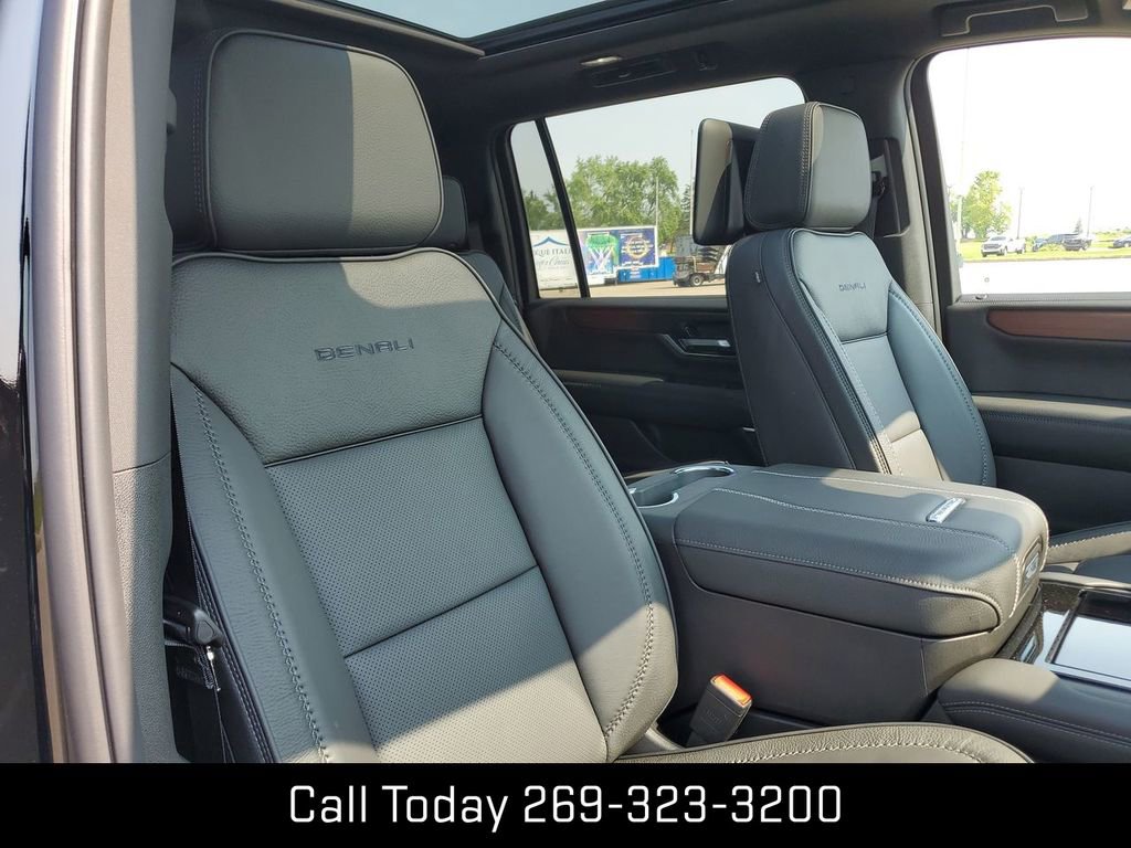 New 2025 GMC Yukon XL Denali w/ Denali Reserve Package image 30