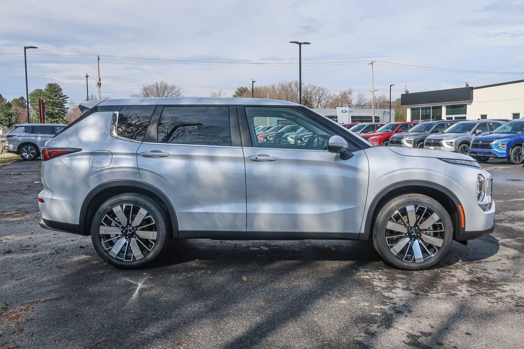 New 2026 Mitsubishi Outlander SE AWD/4WD image 8
