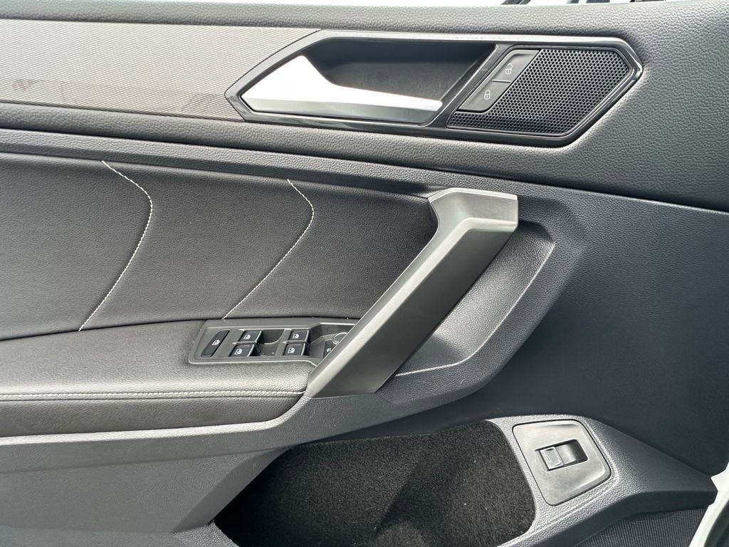 Used 2024 Volkswagen Tiguan SE image 11