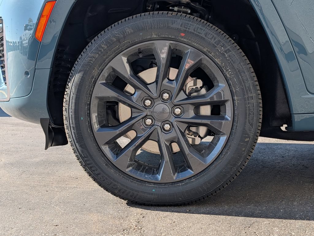 New 2026 Jeep Grand Cherokee L Limited AWD/4WD image 4