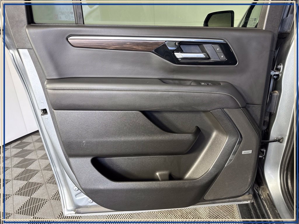 Certified 2025 Chevrolet Suburban Premier AWD/4WD image 33