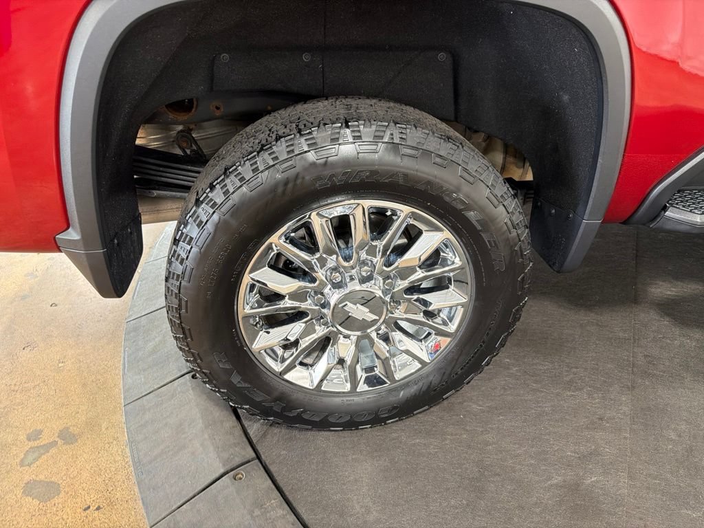 Certified 2022 Chevrolet Silverado 2500 High Country w/ Technology Package AWD/4WD image 40