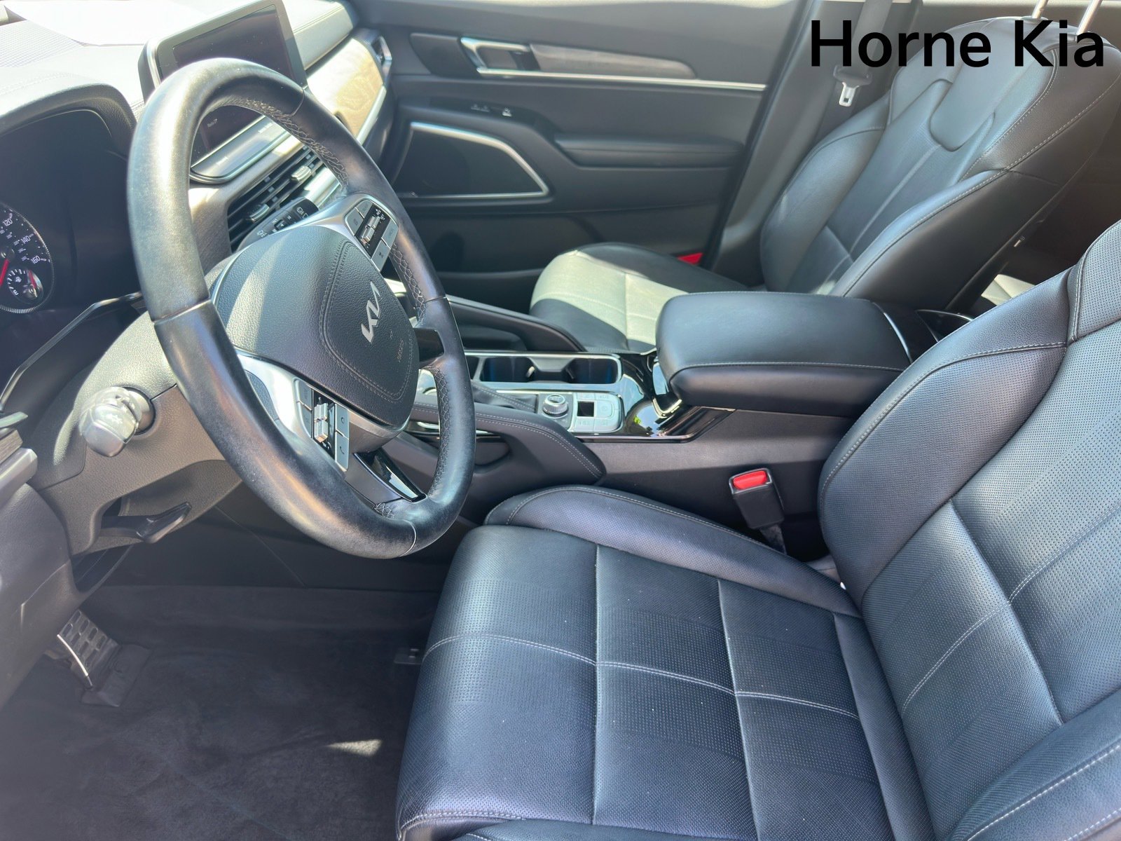 Certified 2022 Kia Telluride SX w/ Nightfall Edition Package AWD/4WD image 8