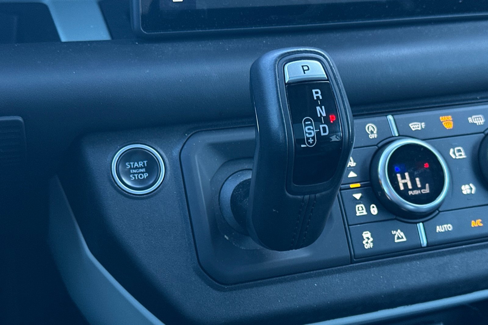 Used 2020 Land Rover Defender 110 HSE image 21