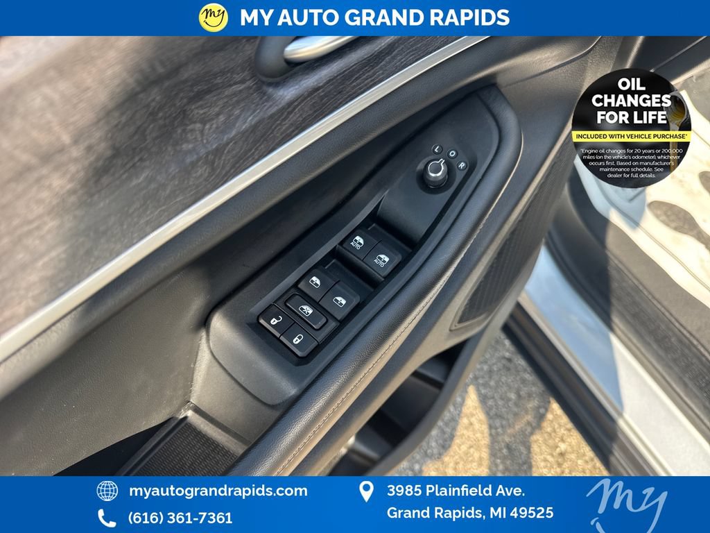 Used 2023 Jeep Grand Cherokee L Limited w/ Luxury Tech Group II AWD/4WD image 11