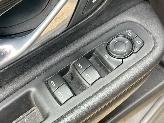 Used 2024 GMC Terrain SLE FWD image 34