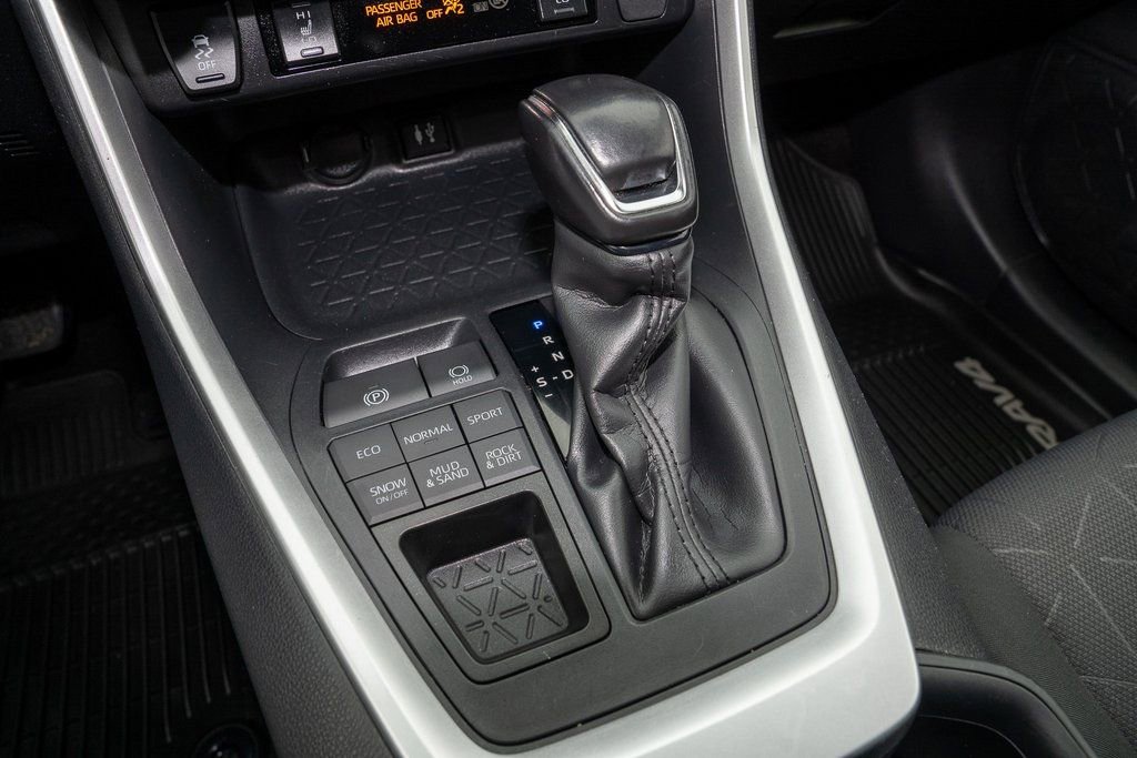 Used 2019 Toyota RAV4 XLE w/ Convenience Package image 19