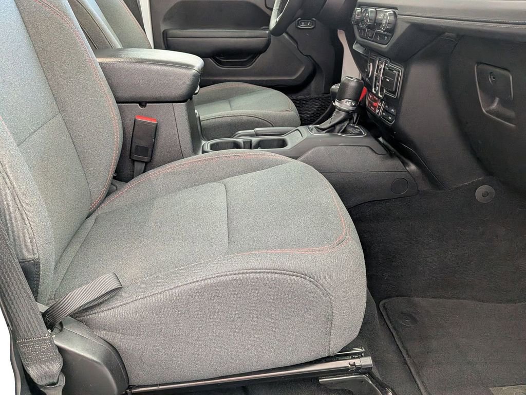 Used 2025 Jeep Wrangler Unlimited Rubicon AWD/4WD image 24