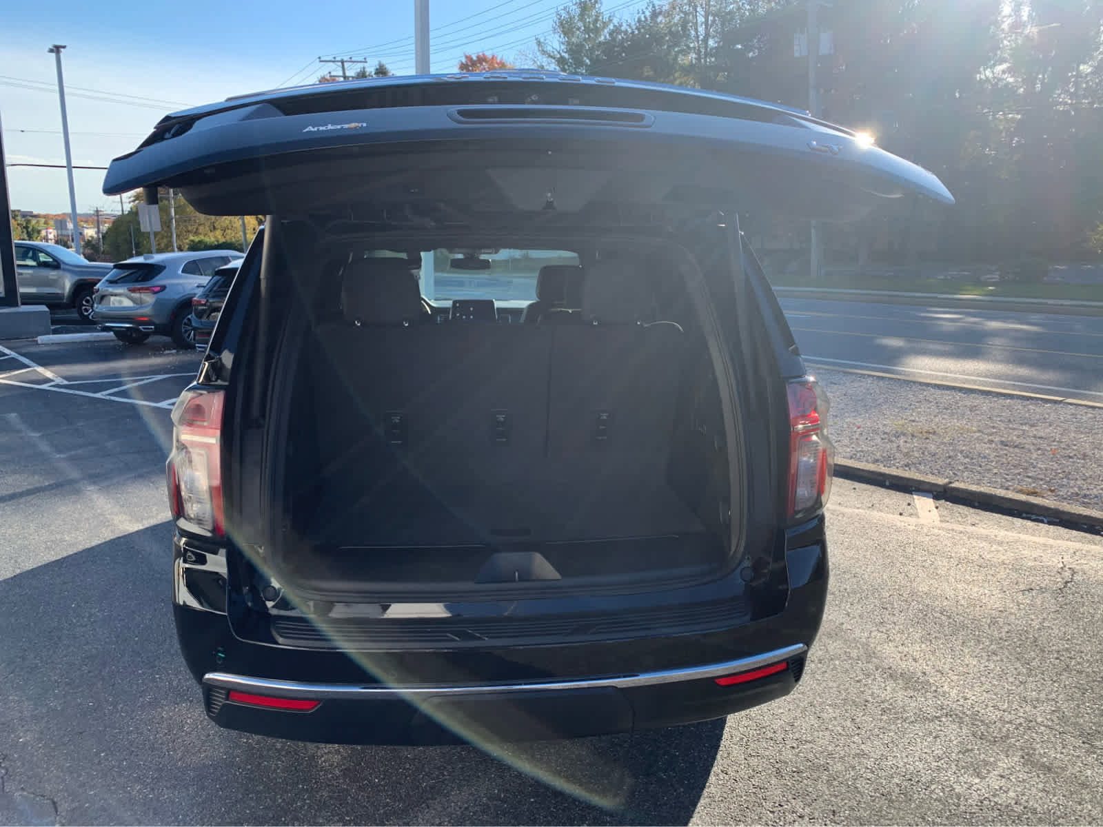 Used 2022 Chevrolet Tahoe LT w/ Luxury Package image 5