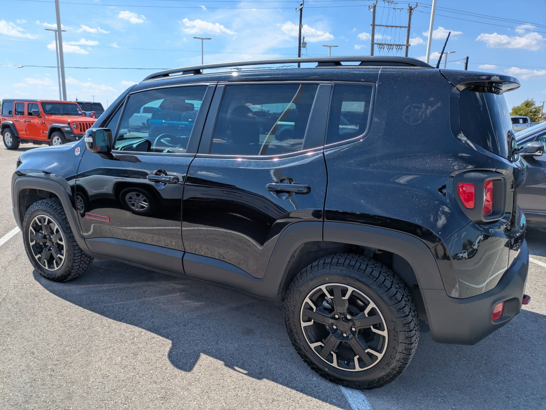 Used 2023 Jeep Renegade Trailhawk image 6