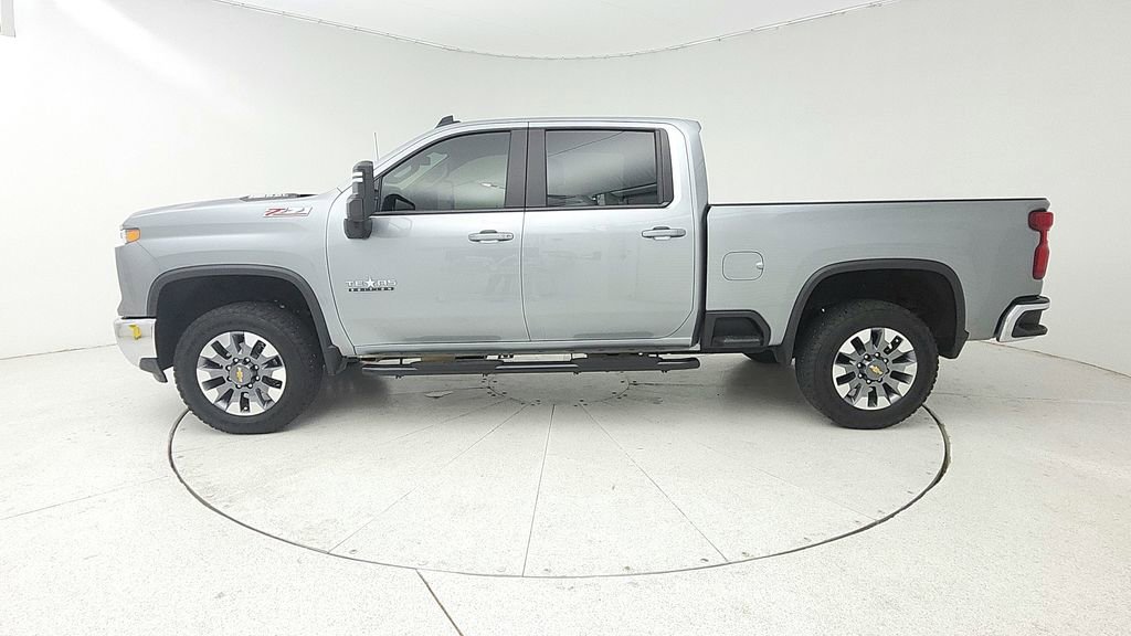 Used 2024 Chevrolet Silverado 2500 LT w/ Texas Edition AWD/4WD image 2