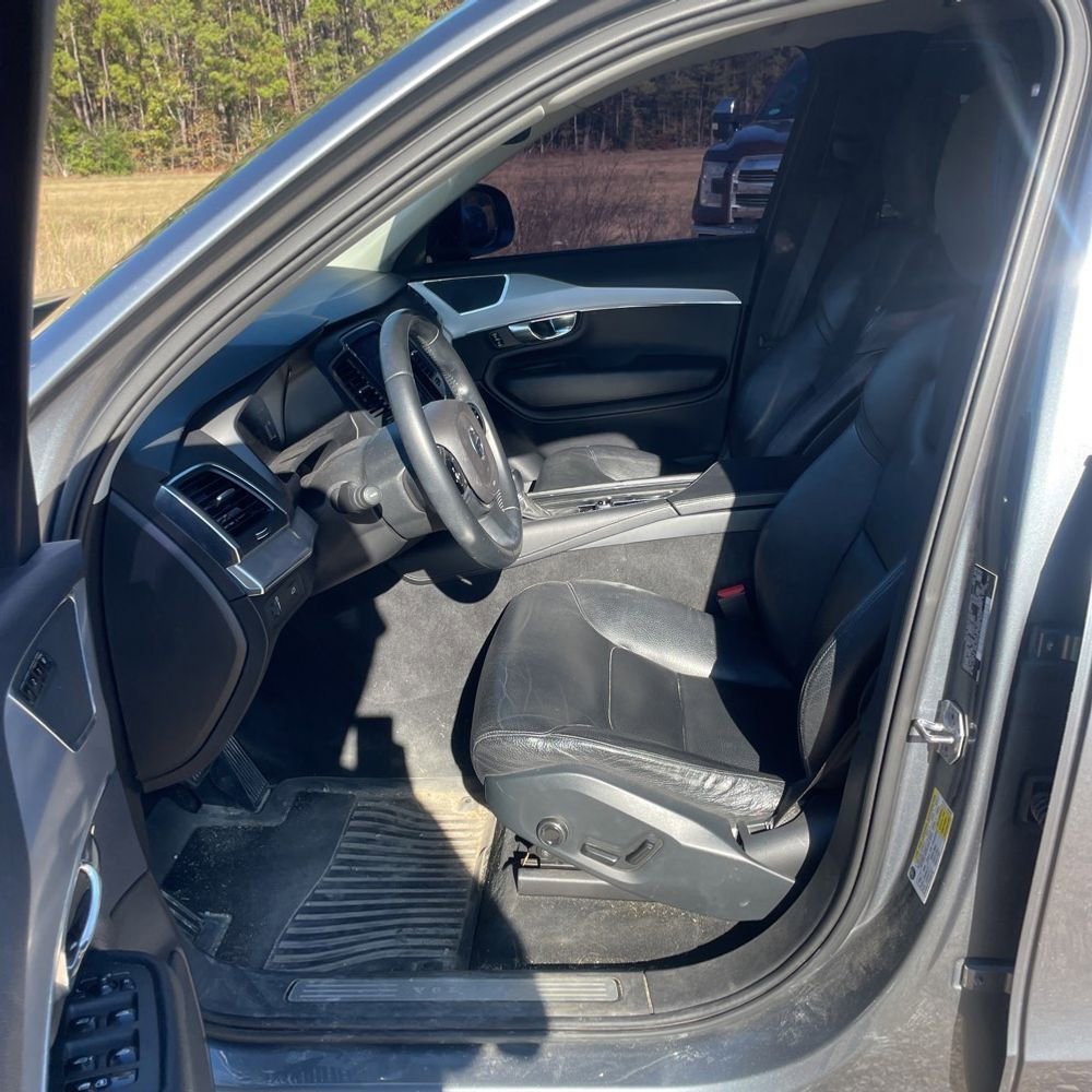 Used 2017 Volvo XC90 T5 Momentum w/ Vision Package image 7