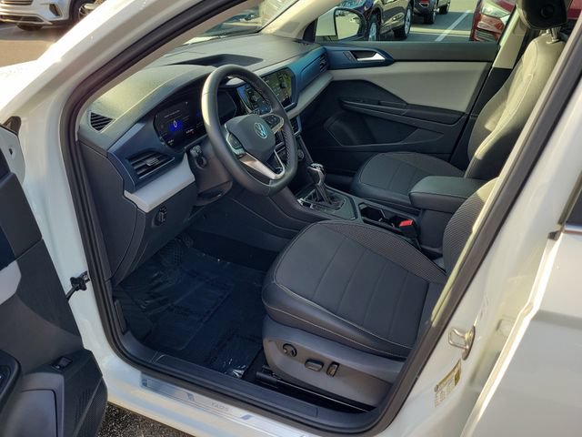 Certified 2023 Volkswagen Taos SE w/ Black Wheel Package FWD image 16