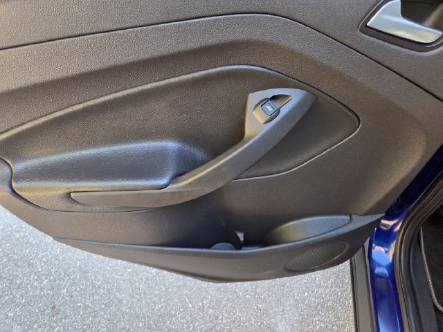 Used 2015 Ford Escape SE FWD image 36