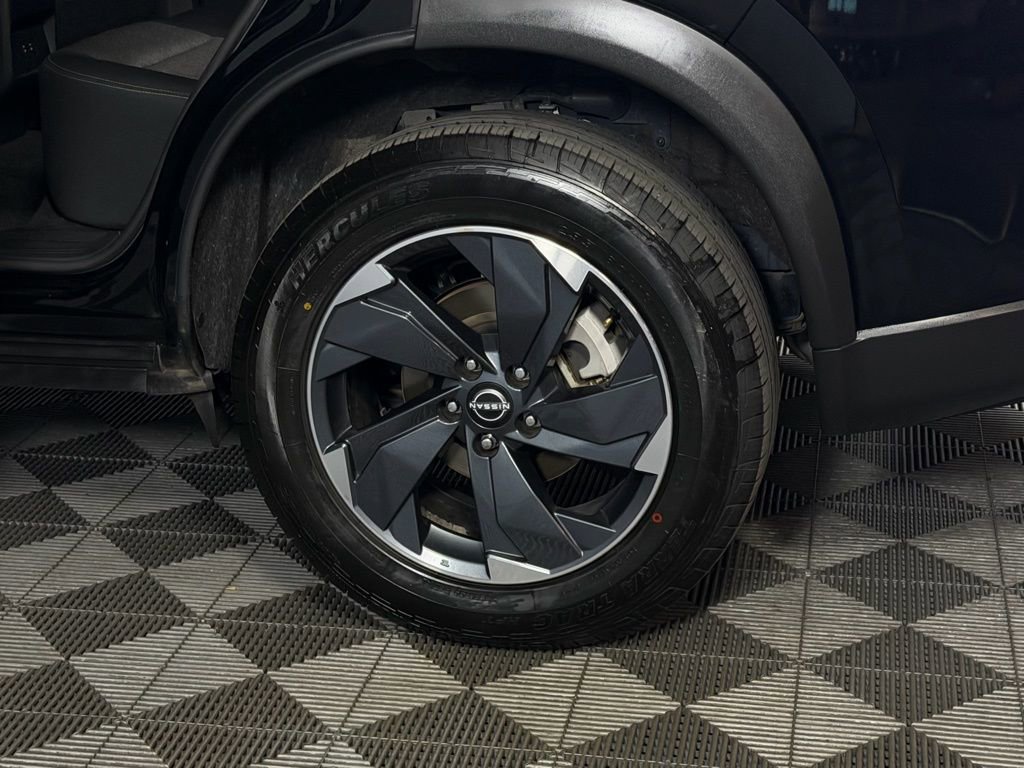 Used 2025 Nissan Rogue SV image 19
