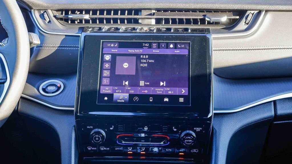 New 2025 Jeep Grand Cherokee L Laredo image 15