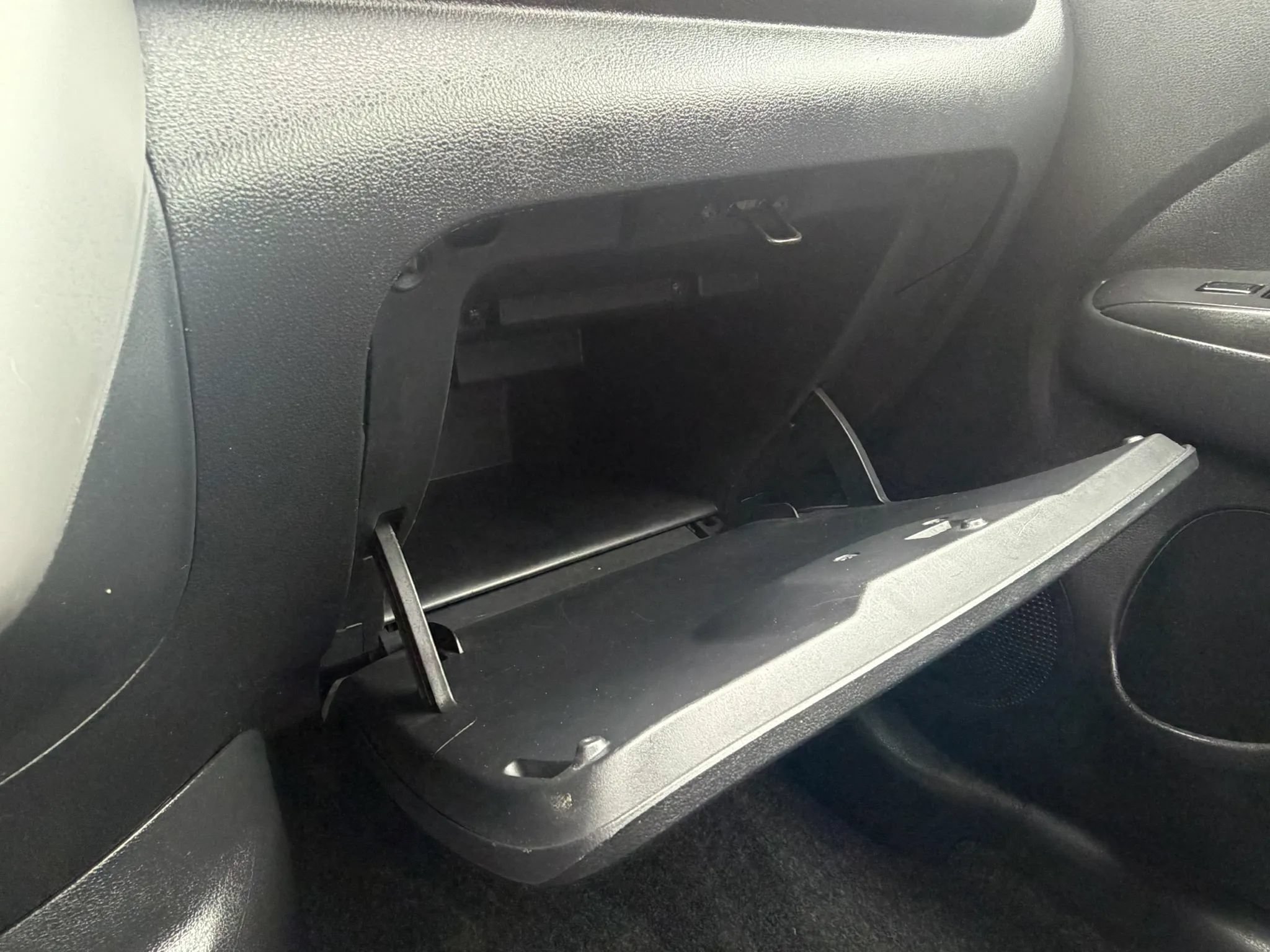 Used 2016 Nissan Versa SV FWD image 24