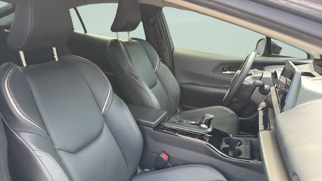 Used 2023 Toyota Prius XLE FWD image 29