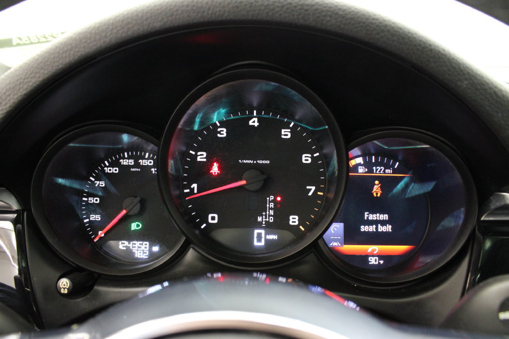Used 2018 Porsche Macan AWD/4WD image 17