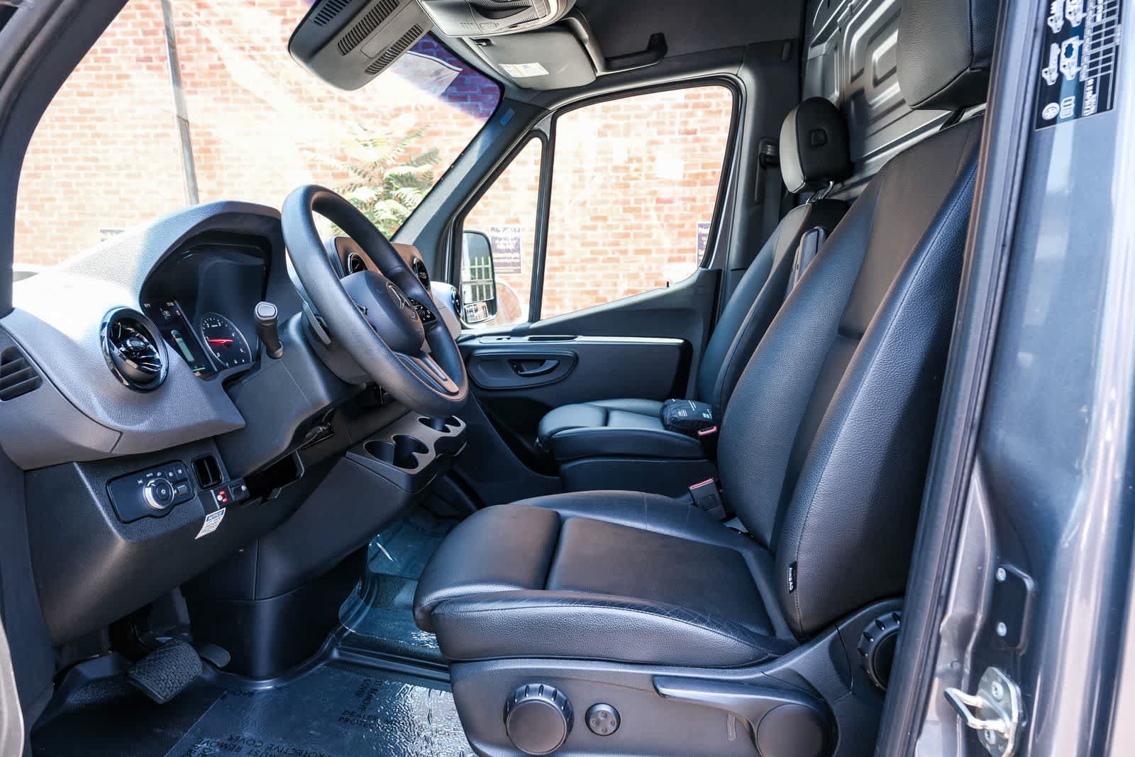Used 2023 Mercedes-Benz Sprinter 4500 image 15