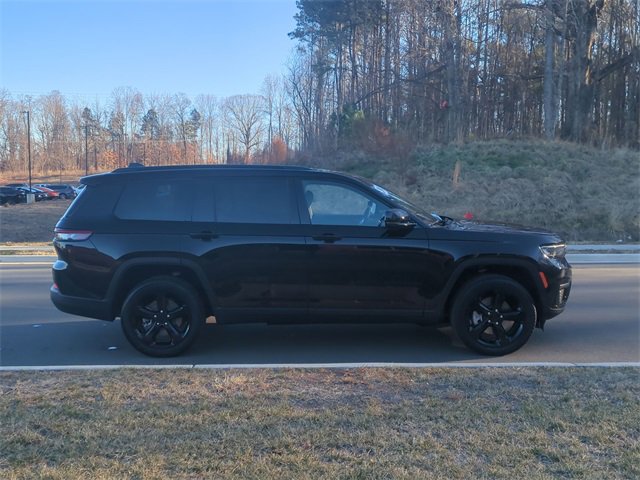 Used 2024 Jeep Grand Cherokee L Laredo image 14