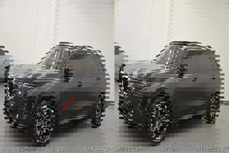 Used 2023 BMW X7 M60i w/ Climate Comfort Package image 4