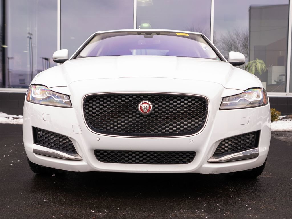 Used 2017 Jaguar XF Premium image 2