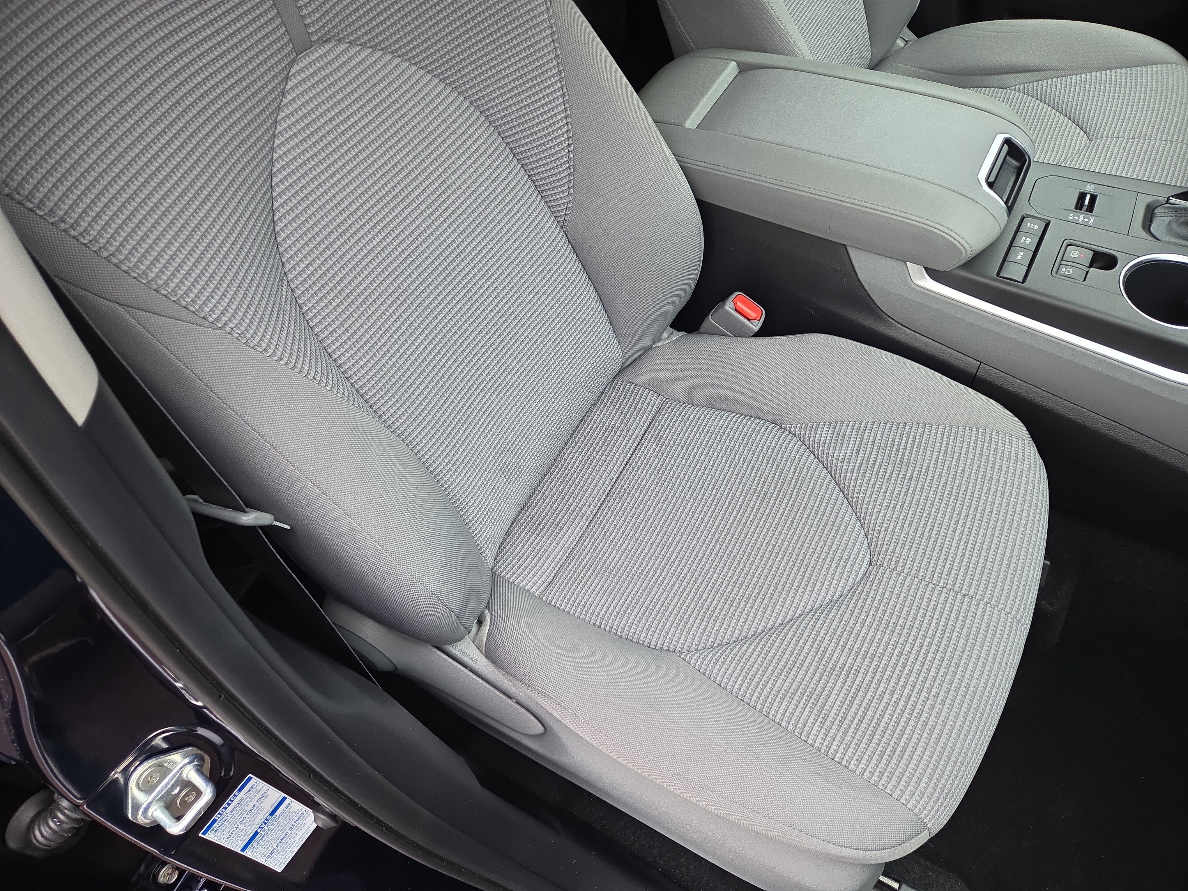 Used 2020 Toyota Highlander LE image 16