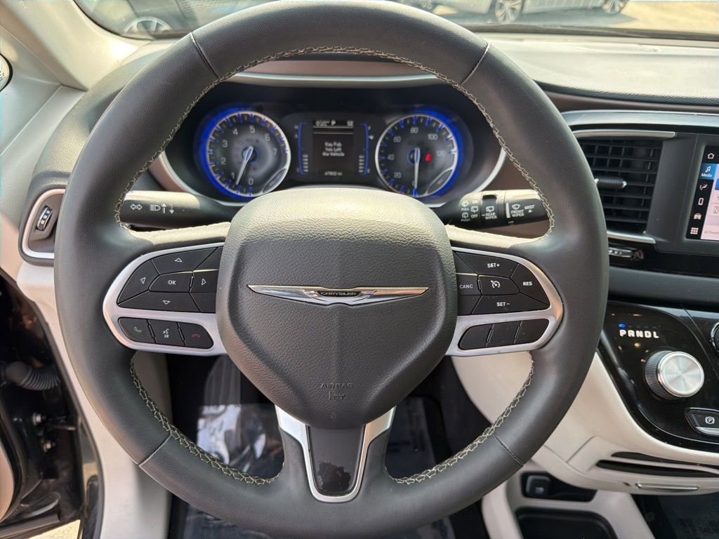 Used 2023 Chrysler Voyager LX image 17