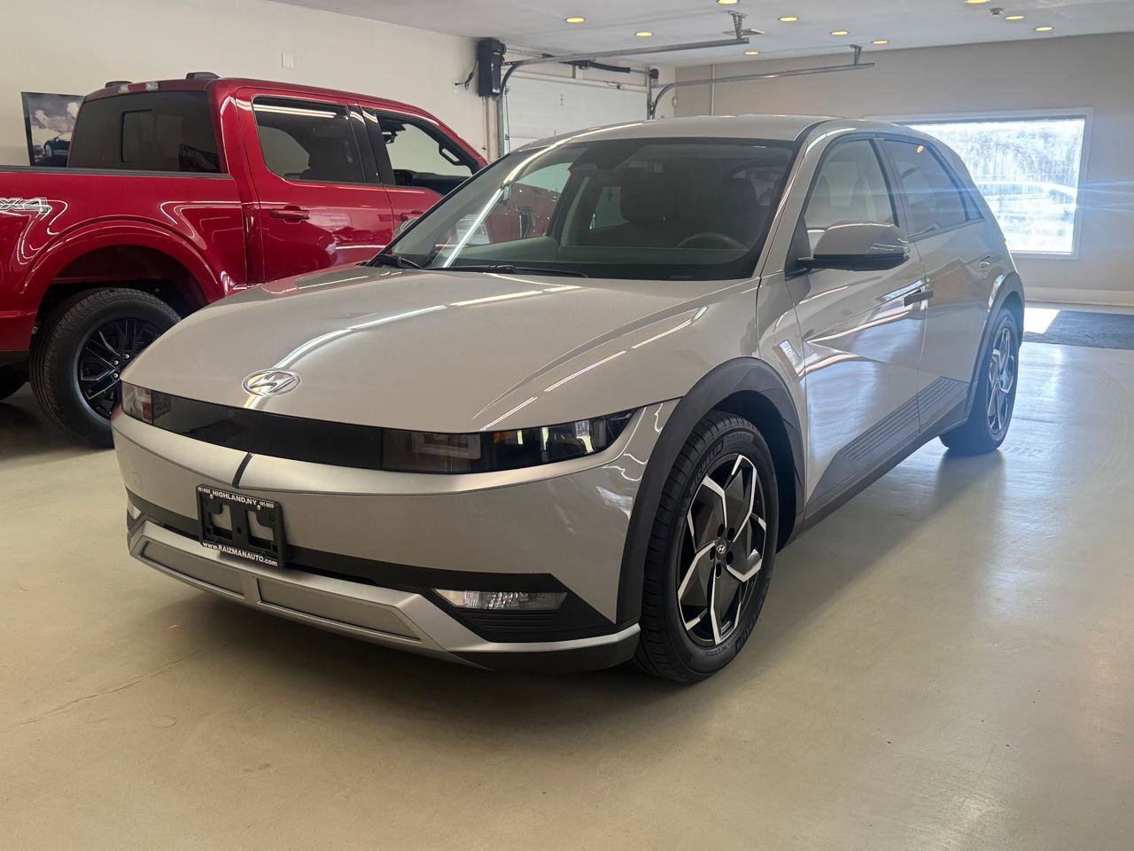 Used 2024 Hyundai Ioniq 5 SE image 1