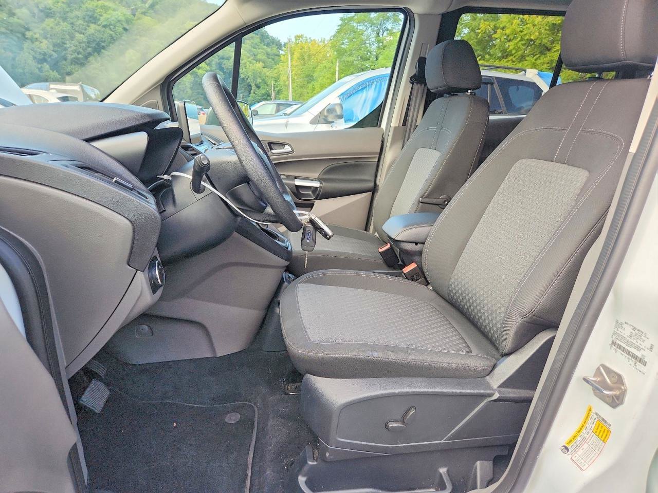 Used 2023 Ford Transit Connect XLT FWD image 5